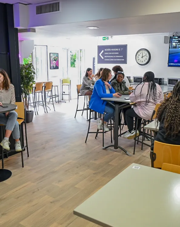 Etudiants dans les locaux de l'ECS Paris