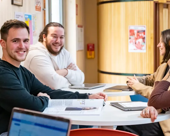 des étudiants en cours